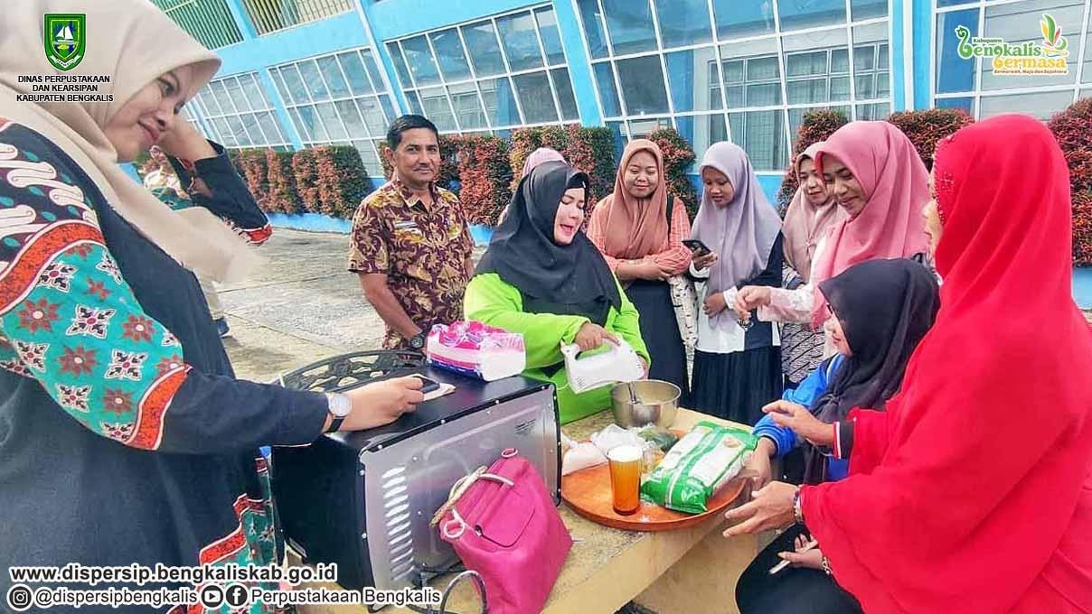 Pelatihan Membuat Kue Bolu Pandan oleh Dipersip Bengkalis