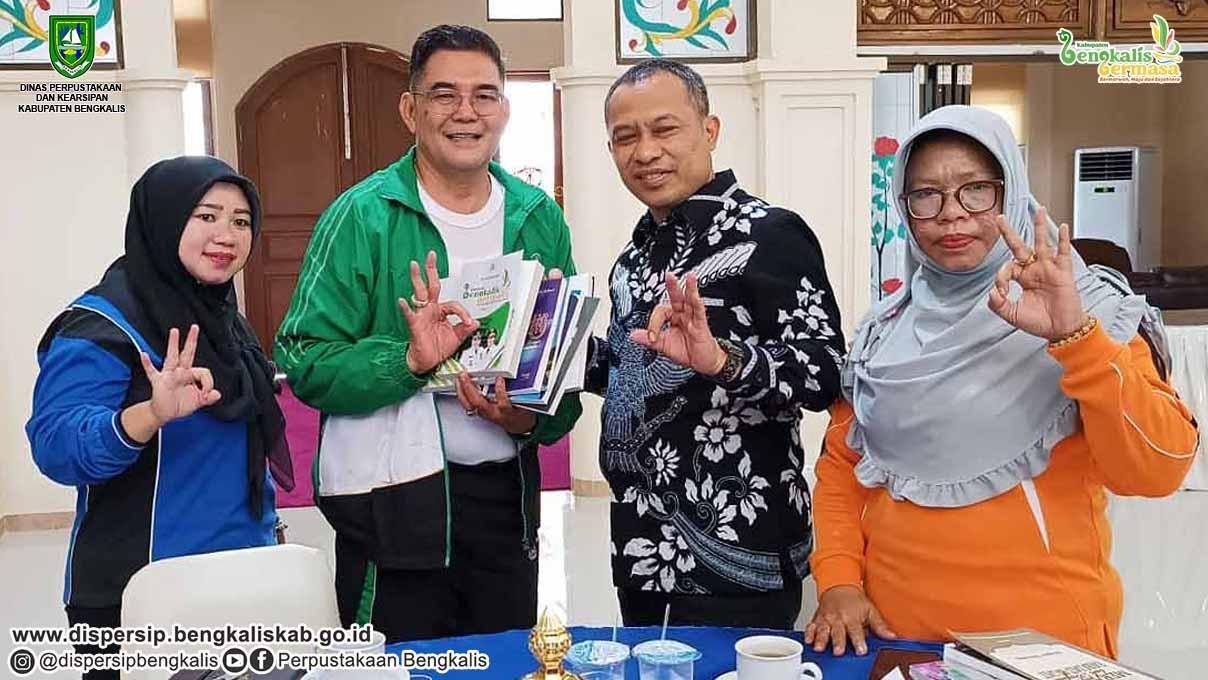 Hibah Buku dari Wakil Bupati Bengkalis Kepada Dipersip Kabupaten Bengkalis