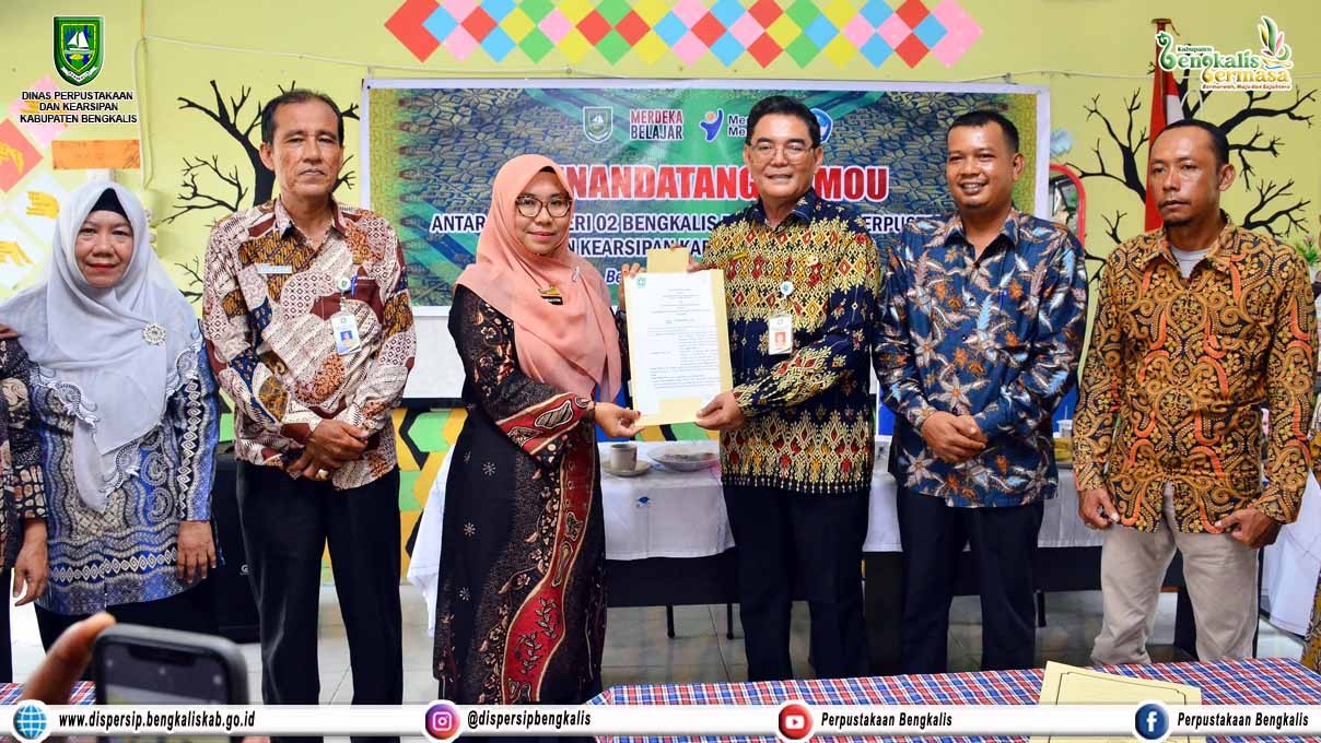 Penandatanganan MoU SDN 2 Bengkalis dengan Dipersip Kabupaten Bengkalis
