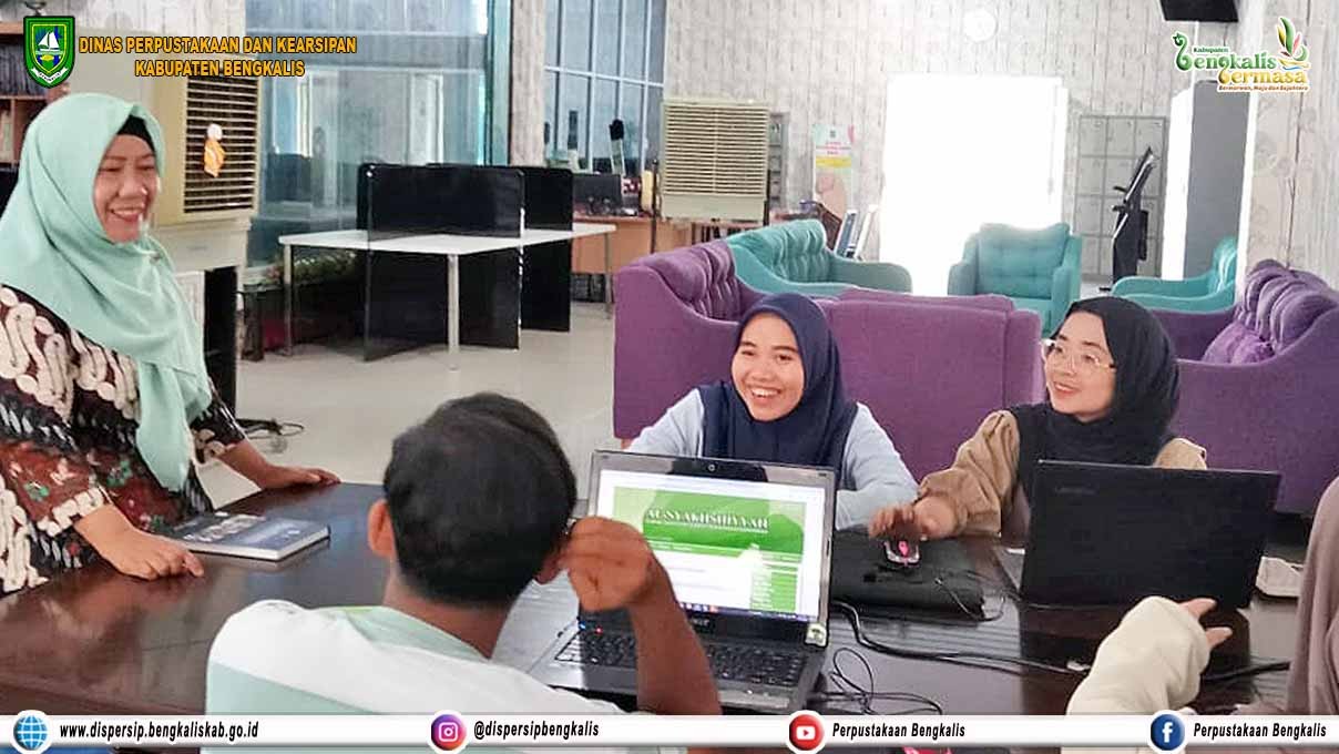 Storytelling Profil Ulama kharismatik Kabupaten Bengkalis bersama Pengunjung Perpustakaan Dispersip Bengkalis