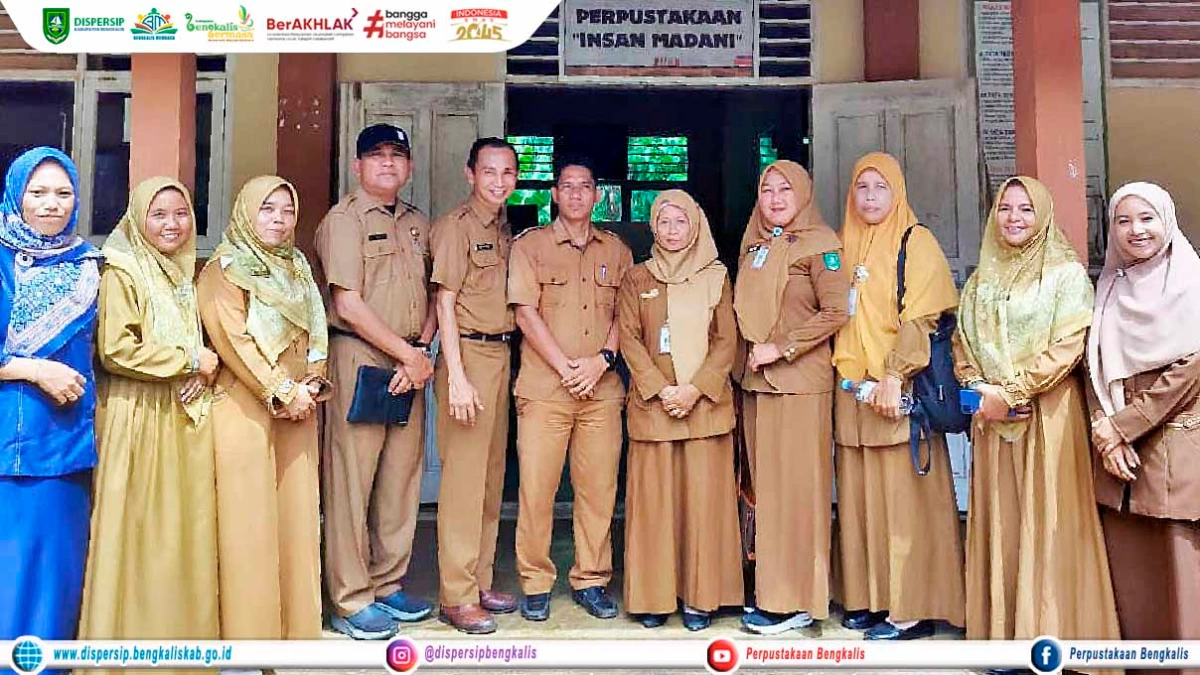 Pembinaan Perpustakaan SMPN 10 Kecamatan Rupat oleh Dispersip Bengkalis