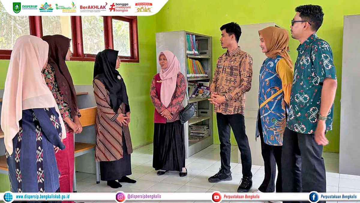 Pembinaan Penyelenggaraan Perpustakaan SMPN 2 Pinggir oleh Dispersip Bengkalis