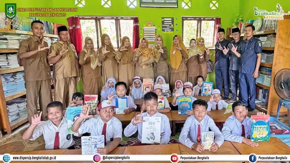 Kunjungan Literasi Dispersip Bengkalis ke SDN 7 Desa Kembung Luar