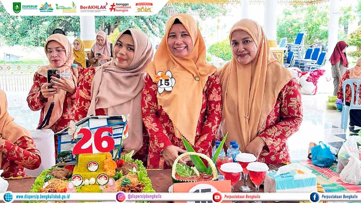 Partisipasi DWP Dispersip Bengkalis dalam Menghias Tumpeng HUT ke- 26 DWP Kabupaten Bengkalis