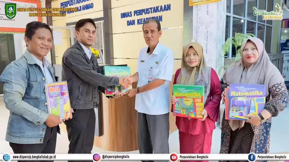 Penyerahan Hibah Buku dari Penerbit Erlangga ke Dispersip Kabupaten Bengkalis