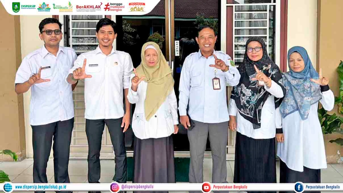 Pembinaan Perpustakaan Ibnu Sina SMAN 1 Bengkalis oleh Dispersip Bengkalis
