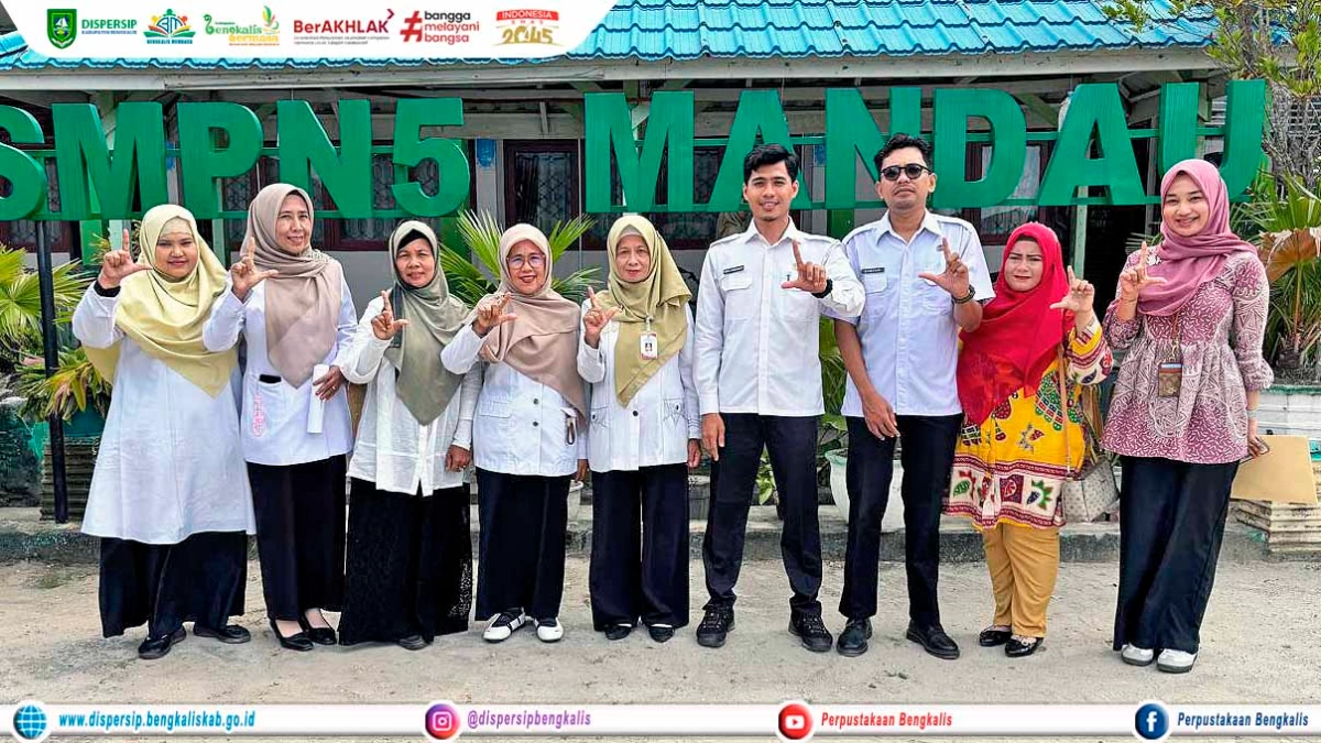 Pembinaan Penyelenggaraan Perpustakaan SMPN 5 Mandau oleh Dispersip Bengkalis