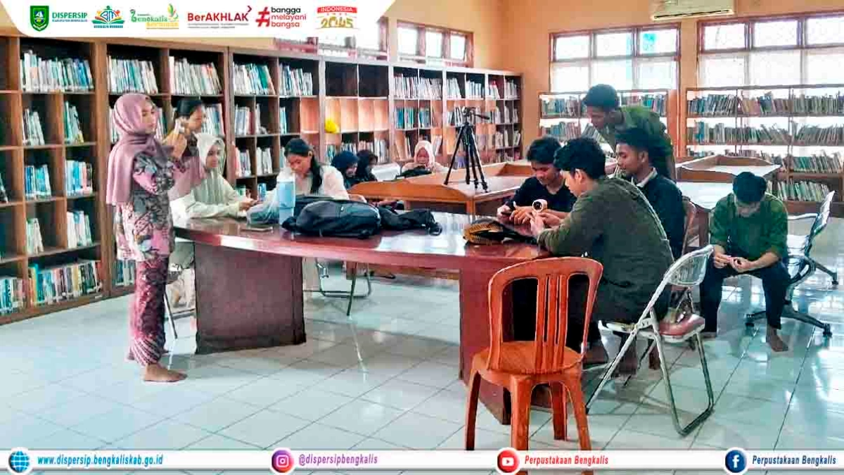 Kunjungan Edukatif Siswa SMAN 8 Mandau ke UPT Perpustakaan Kecamatan Mandau