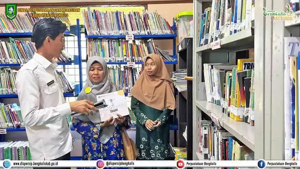 Pembinaan Pengelolaan Perpustakaan Haji Mansur di SDN 11 Bantan